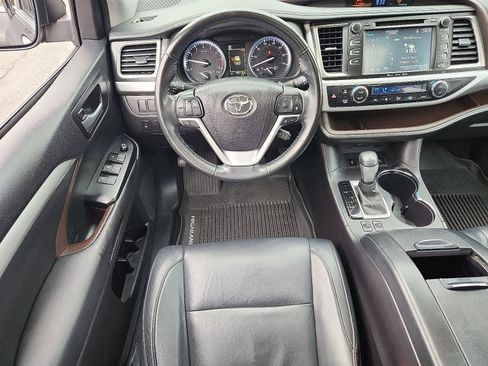 Used 2017 Toyota Highlander XLE image 9