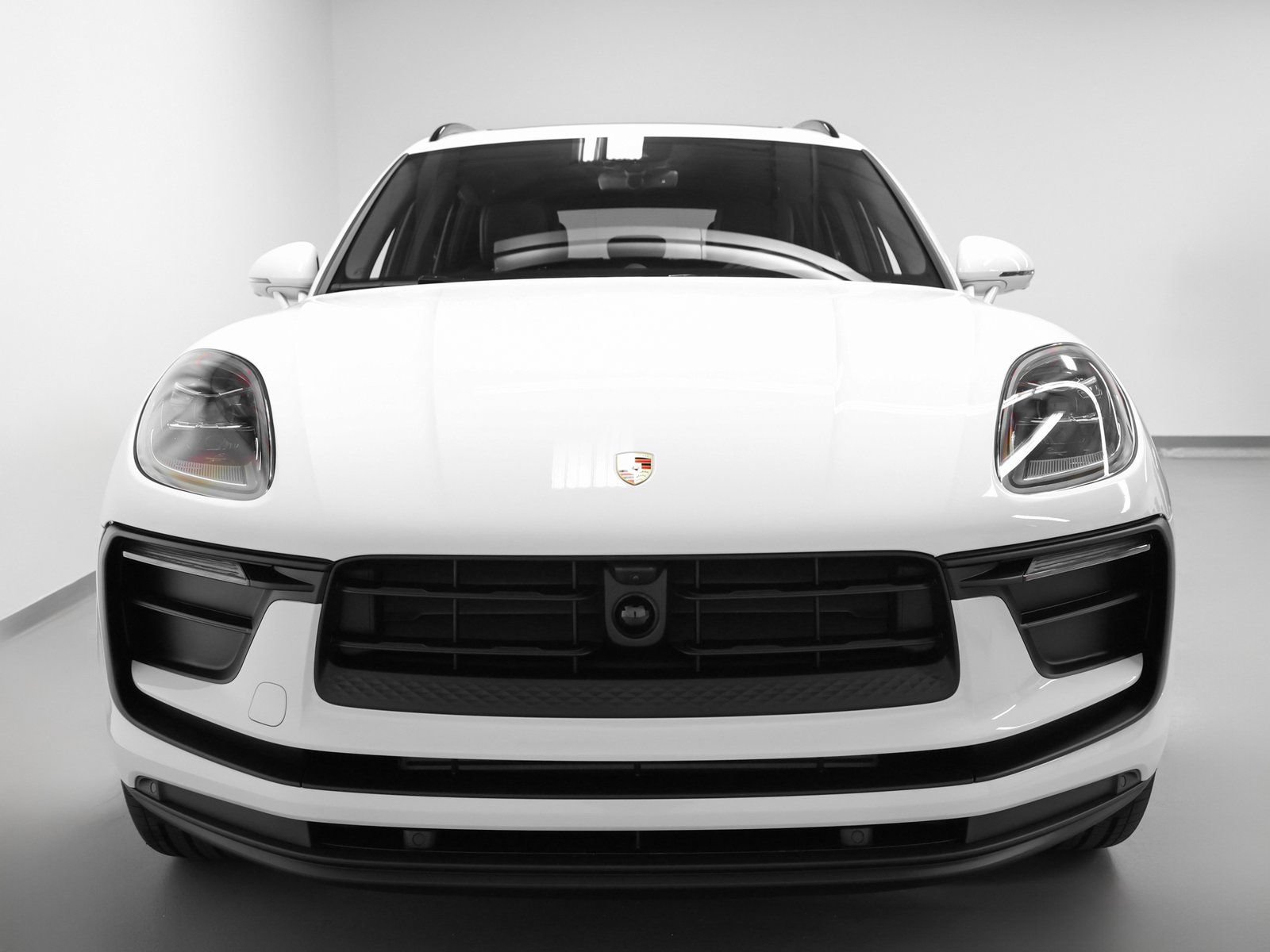 Certified 2026 Porsche Macan AWD/4WD image 8