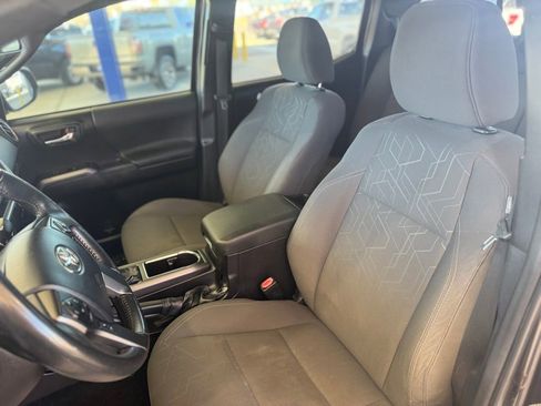 Used 2016 Toyota Tacoma TRD Sport w/ Towing Package image 15