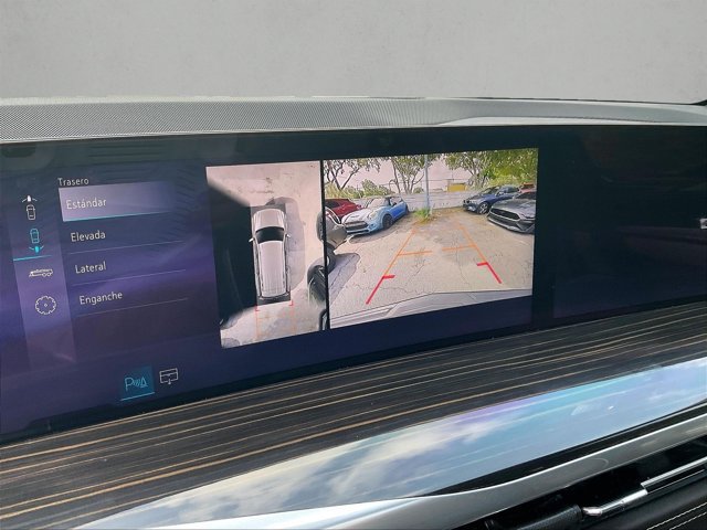 Certified 2025 Cadillac Escalade Premium Luxury AWD/4WD image 23