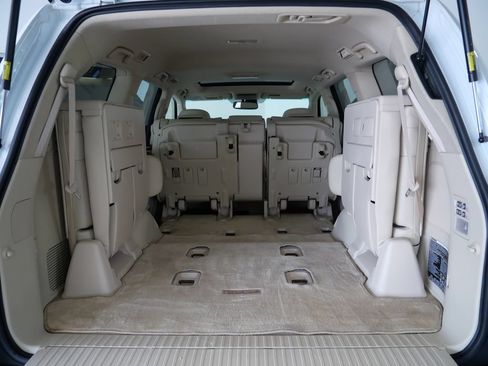 Used 2014 Lexus LX 570 4WD image 29