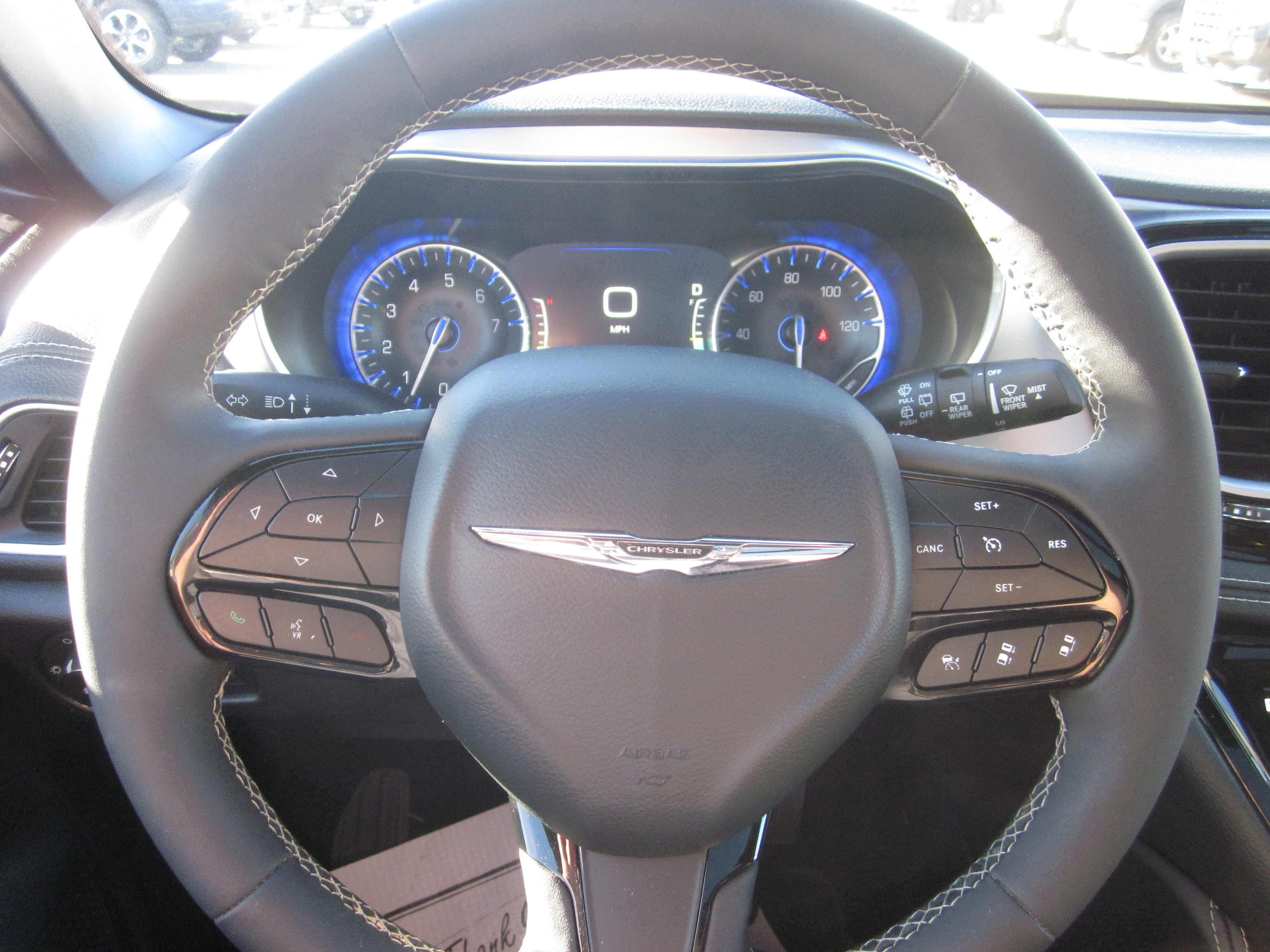 Used 2025 Chrysler Pacifica Limited FWD image 22