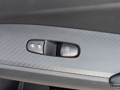 Used 2025 Nissan Altima 2.5 SV FWD image 33