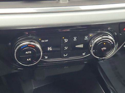 Certified 2025 Chevrolet Trax LT w/ LT Convenience Package image 34