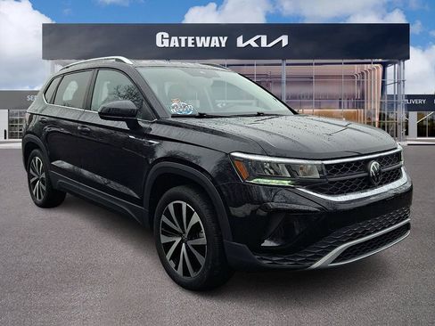 Used 2023 Volkswagen Taos SE w/ Panoramic Sunroof Package image 1