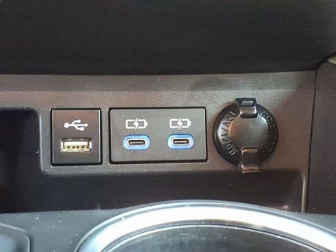 Used 2022 Toyota Highlander LE image 15