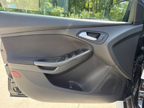 Used 2016 Ford Focus SE w/ Equipment Group 201A FWD image 13