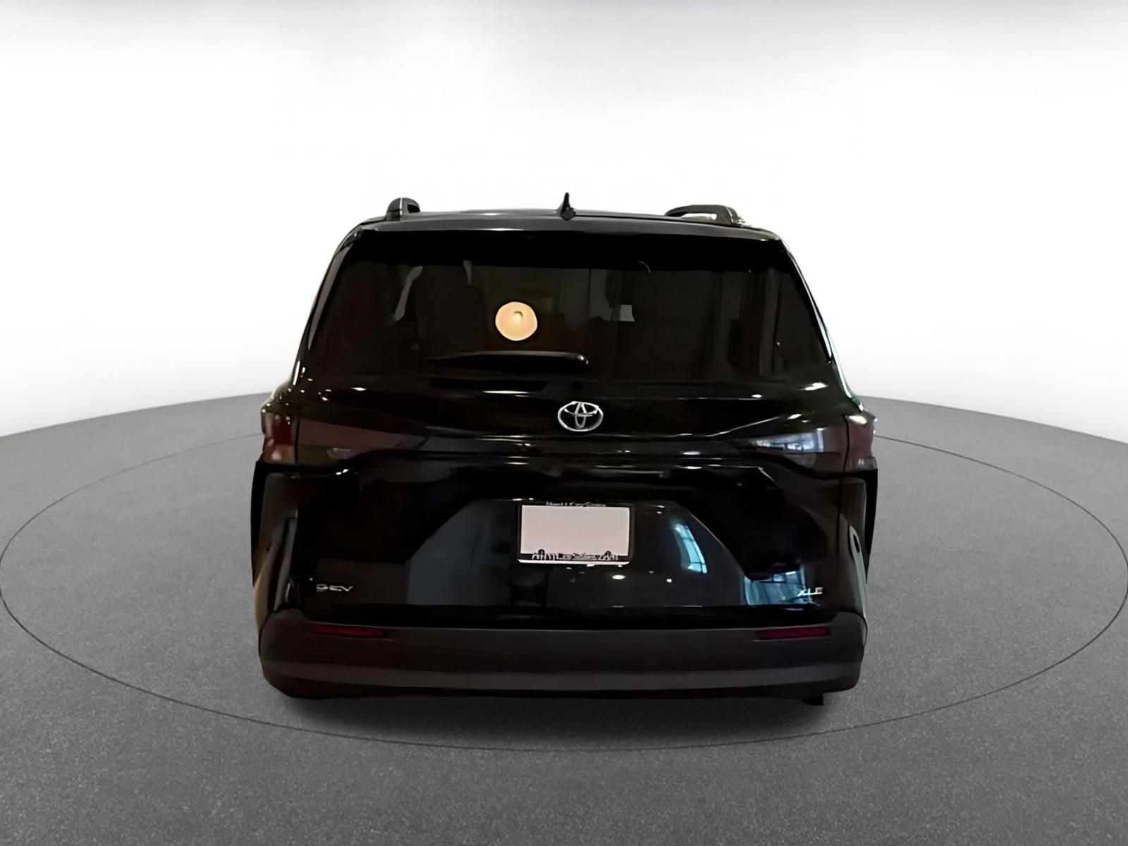 Used 2025 Toyota Sienna XLE FWD image 10