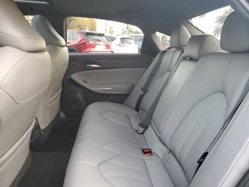 Used 2020 Toyota Avalon XLE w/ Moonroof Package image 11