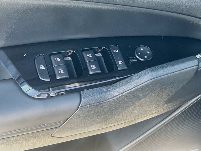 Used 2025 Kia Sportage EX AWD/4WD image 18