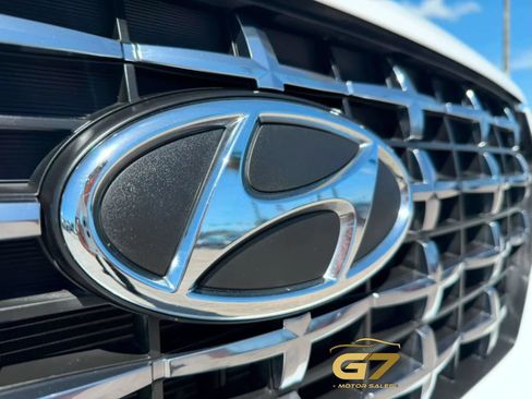 Used 2023 Hyundai Venue Limited FWD image 10