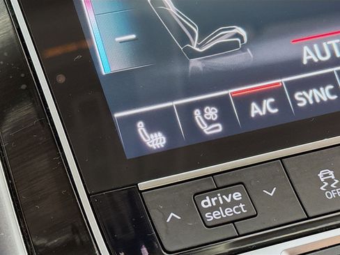 Used 2022 Audi Q8 Premium Plus w/ Premium Plus Package image 5