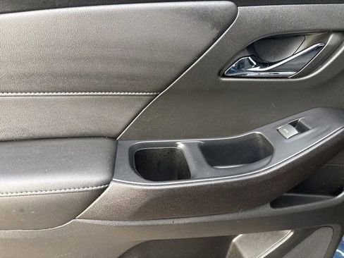 Used 2022 Chevrolet Traverse LT w/ Midnight/Sport Edition image 32