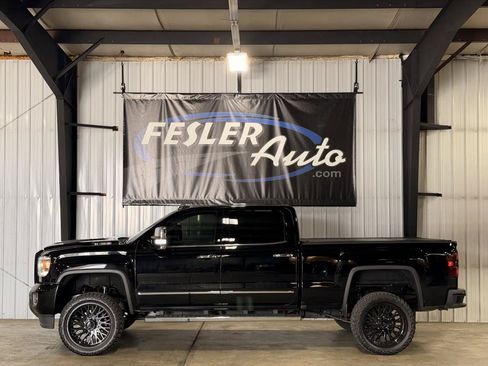 Used 2018 GMC Sierra 2500 SLT w/ Duramax Plus Package AWD/4WD image 3