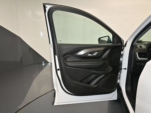 Used 2024 GMC Terrain SLE FWD image 10
