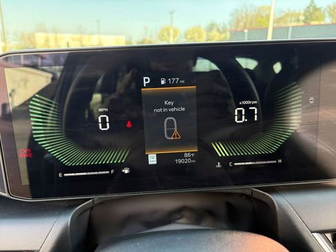 Used 2025 Kia K4 LXS image 39