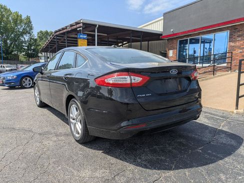 Used 2015 Ford Fusion SE FWD image 4