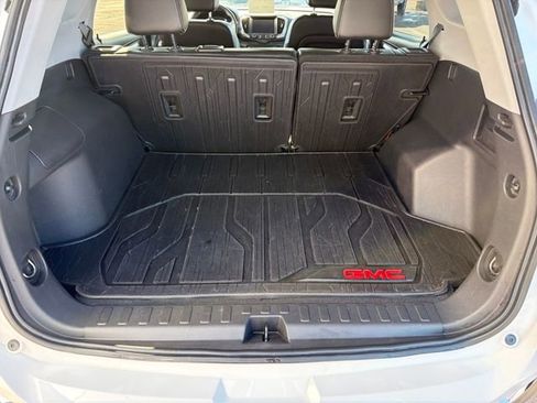 Used 2022 GMC Terrain SLT w/ Tech Package AWD/4WD image 5