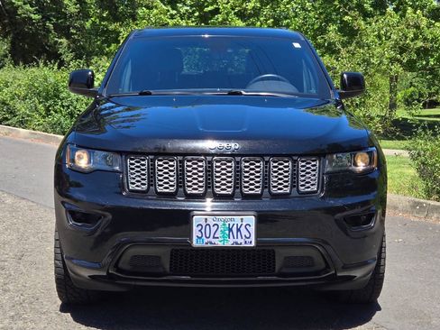 Used 2018 Jeep Grand Cherokee Altitude AWD/4WD image 7