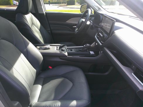 Used 2024 Toyota Grand Highlander Platinum image 50