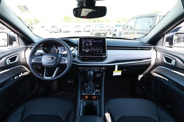 New 2026 Jeep Compass Latitude AWD/4WD image 32