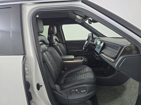 Used 2024 Rivian R1S Adventure AWD/4WD image 24