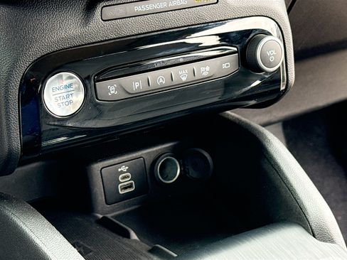 Used 2024 Ford Escape Platinum AWD/4WD image 10