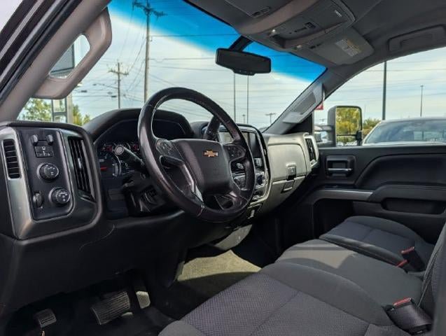 Used 2018 Chevrolet Silverado 2500 LT w/ LT Convenience Package AWD/4WD image 4
