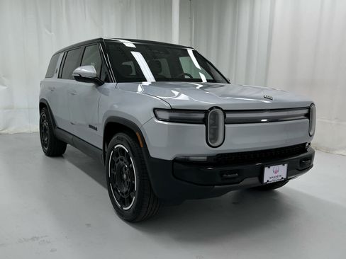 Used 2025 Rivian R1S Adventure image 1
