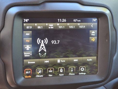 Used 2023 Jeep Renegade Latitude image 32