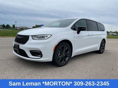 Used 2026 Chrysler Pacifica Select