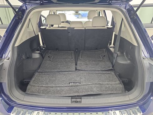 Used 2023 Volkswagen Tiguan SE w/ Panoramic Sunroof Package FWD image 13