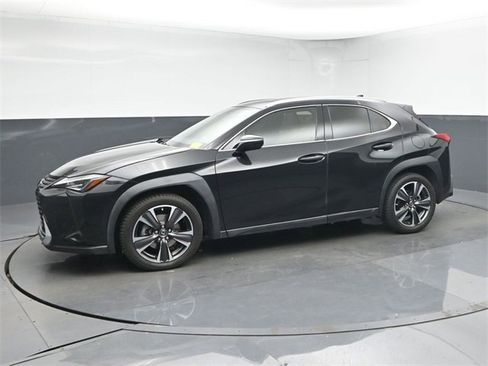 Used 2019 Lexus UX 200 image 4