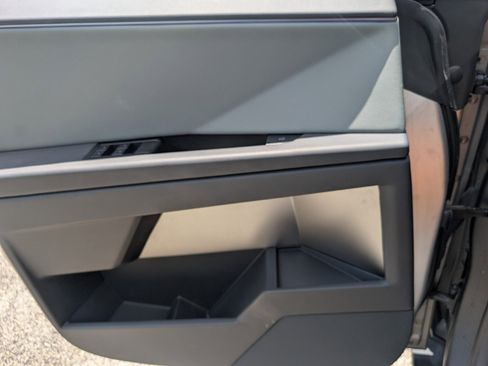Used 2025 Tesla Cybertruck AWD Crew Cab image 32