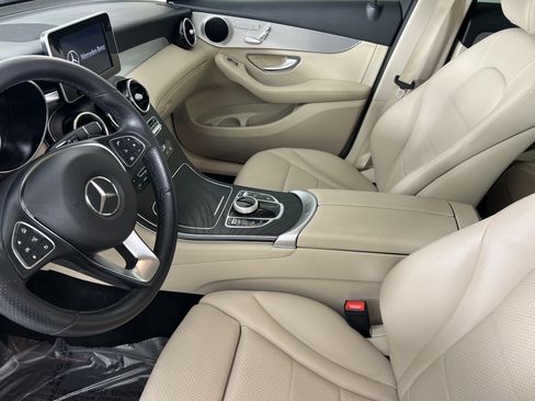 Used 2019 Mercedes-Benz GLC 300 4MATIC image 4