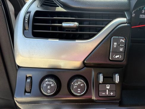 Used 2015 Chevrolet Tahoe LT image 32