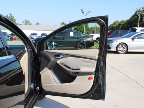 Used 2012 Ford Focus SEL image 21