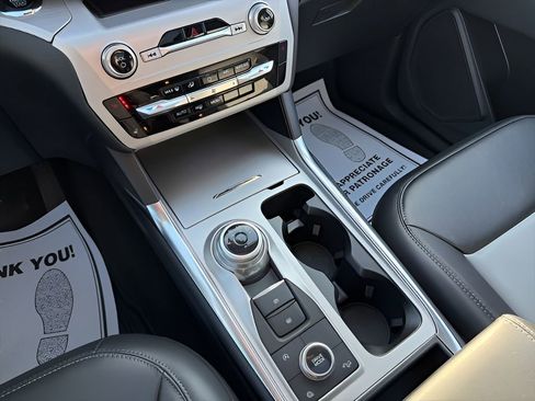 Used 2023 Ford Explorer XLT w/ Equipment Group 202A image 31