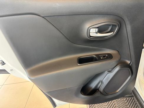 Used 2022 Jeep Renegade Trailhawk AWD/4WD image 25