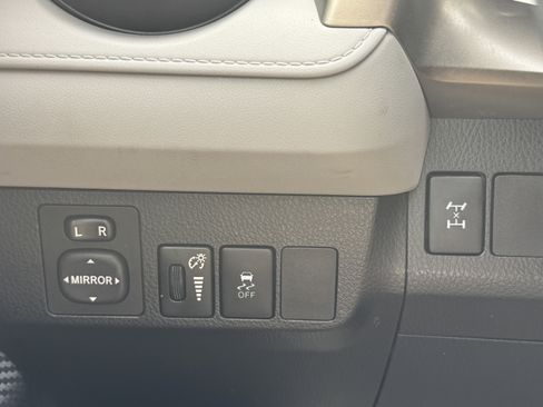 Used 2015 Toyota RAV4 LE AWD/4WD image 43