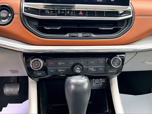 Used 2022 Jeep Compass Limited image 29