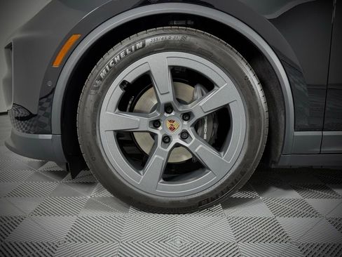 New 2025 Porsche Macan 4 Electric image 14