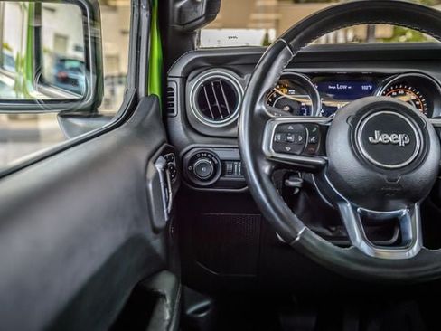 Used 2019 Jeep Wrangler Unlimited Sahara AWD/4WD image 29
