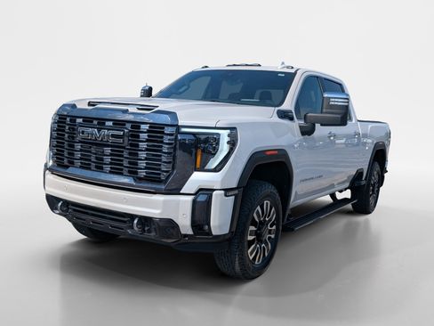 Used 2024 GMC Sierra 2500 Denali Ultimate w/ Max Trailering Package AWD/4WD image 4