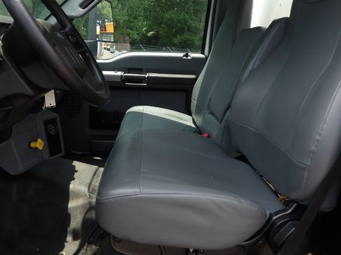 Used 2016 Ford F750 2WD Regular Cab Super Duty image 16