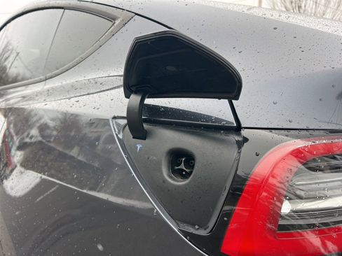 Used 2021 Tesla Model Y Long Range image 10