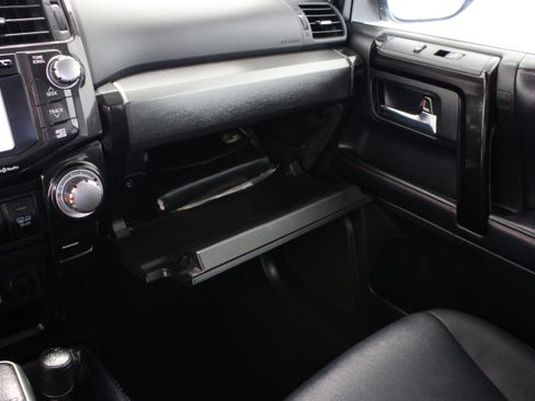 Used 2018 Toyota 4Runner TRD Off-Road Premium AWD/4WD image 24