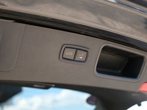 Used 2017 Porsche Macan image 18