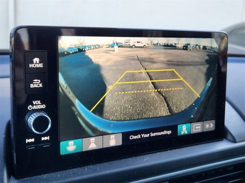 Used 2024 Honda Pilot Touring image 19