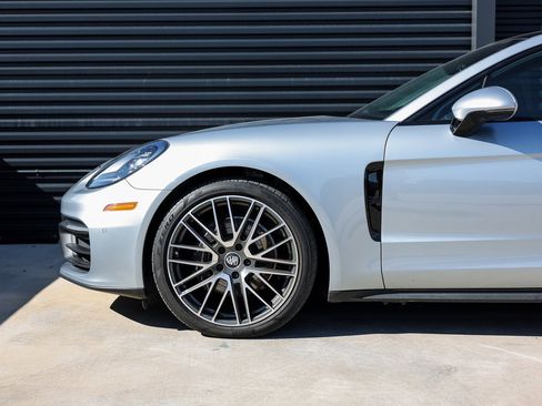 Certified 2022 Porsche Panamera 4 image 11